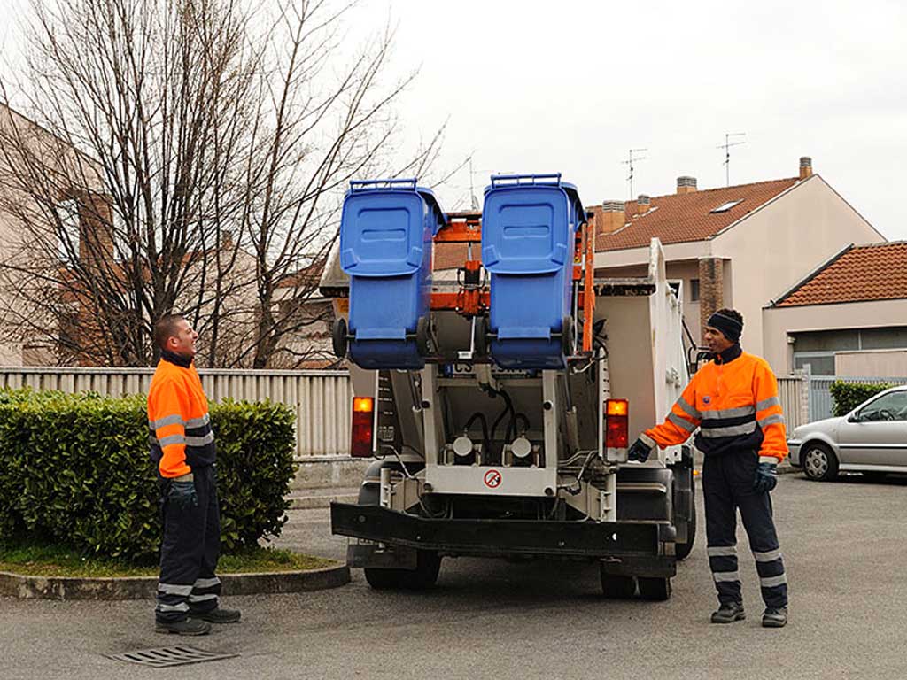 Vocariciclario - Dove si buttano le grucce in fil di ferro? Vanno nel  METALLO/LATTINE. #dovelobutto #raccoltadifferenziata Consorzio Ricrea  Acciaio